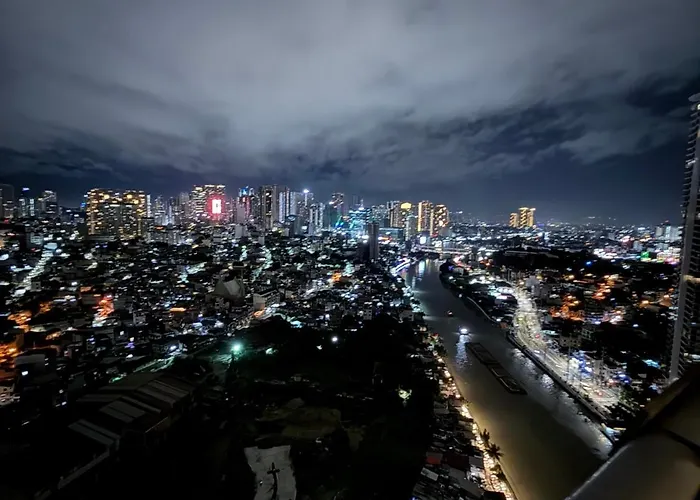 Modern In Makati With Stylish Escape * Manila