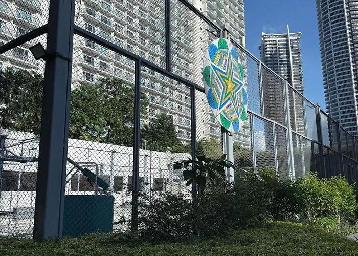 Modern In Makati With Stylish Escape * Manila